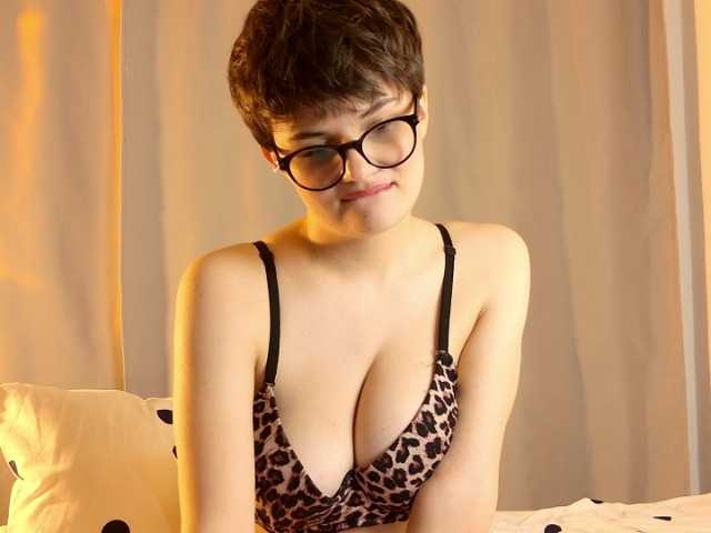 JunneWers live cam on BongaCams