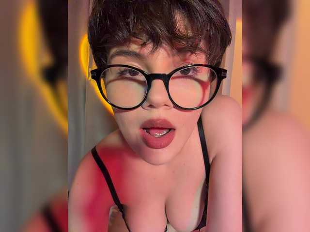 JunneWers live cam on BongaCams