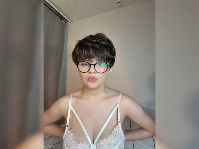 JunneWers live cam on BongaCams