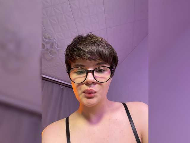 JunneWers live cam on BongaCams