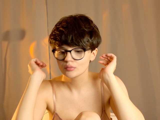 JunneWers live cam on BongaCams