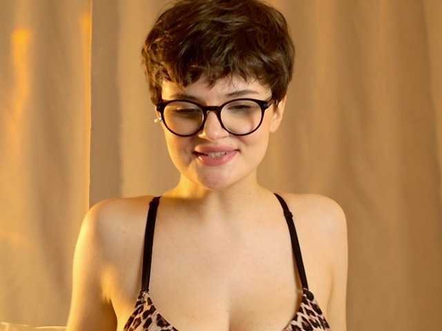 JunneWers live cam on BongaCams