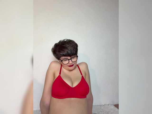 JunneWers live cam on BongaCams