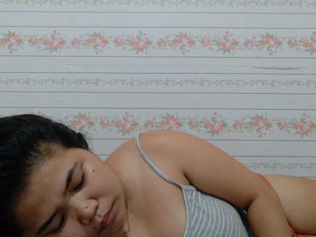 Sweetbigtits69 live cam preview