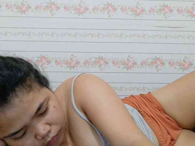 Sweetbigtits69 webcam