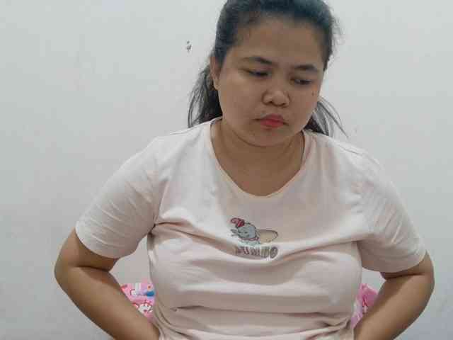 Sweetbigtits69's cam show statistics and live stream