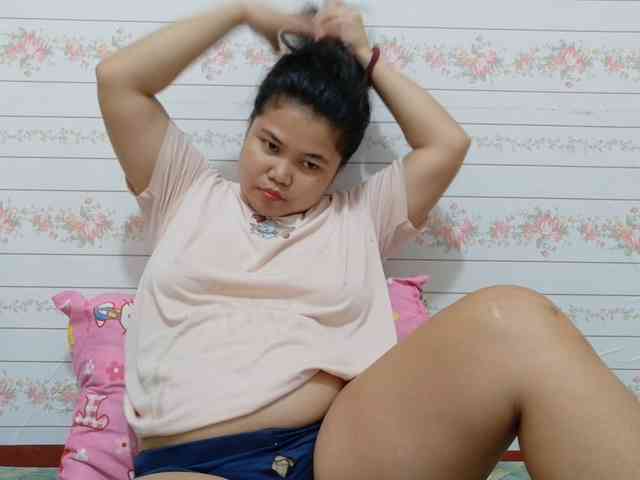 Sweetbigtits69 webcam