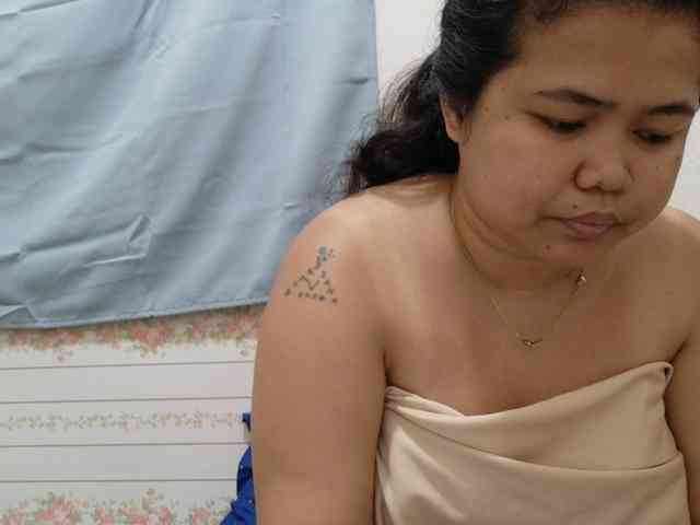 Sweetbigtits69 webcam