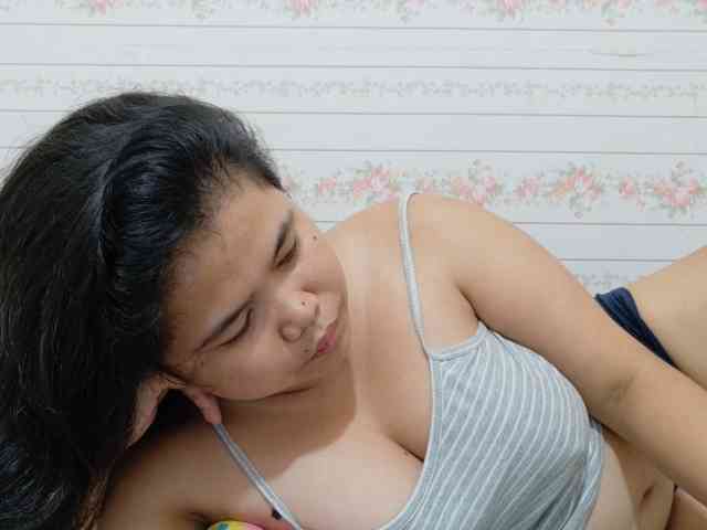 Sweetbigtits69 webcam