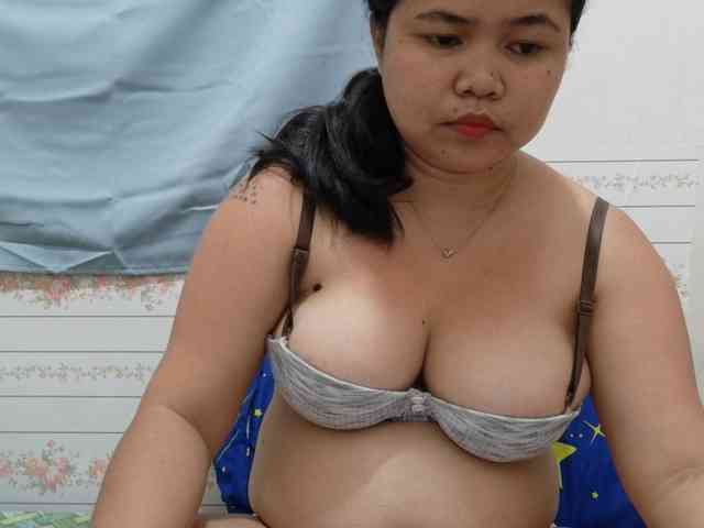 Sweetbigtits69 webcam
