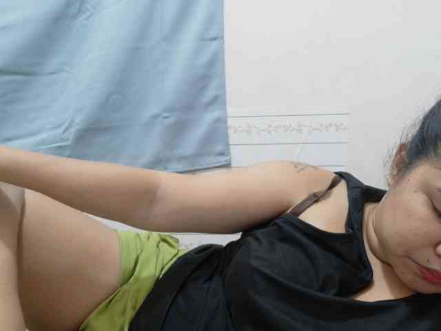 Sweetbigtits69 webcam
