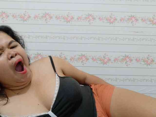 Sweetbigtits69 webcam