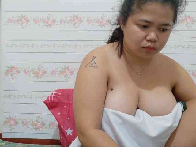 Sweetbigtits69 webcam