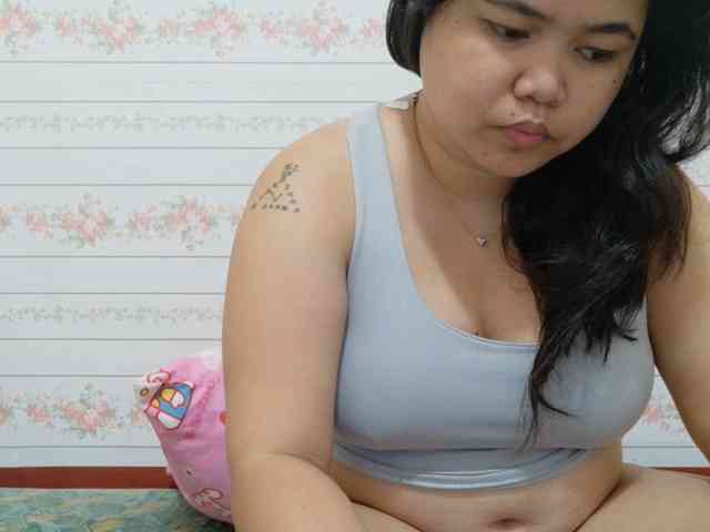 Sweetbigtits69 webcam