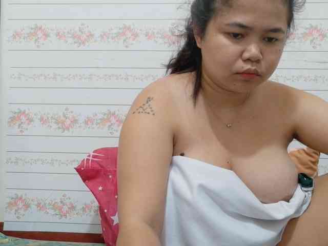 Sweetbigtits69 webcam