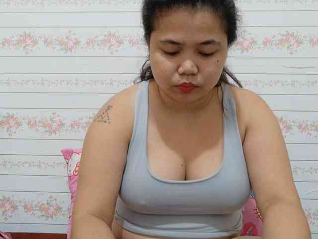 Sweetbigtits69 webcam