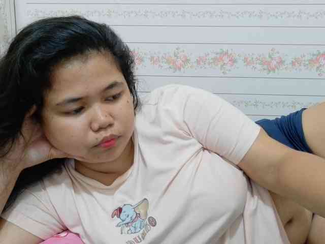 Sweetbigtits69 webcam