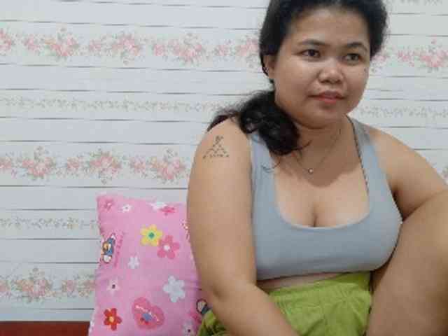 Sweetbigtits69 webcam
