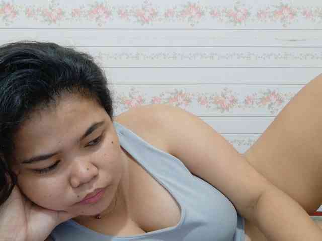 Sweetbigtits69 webcam