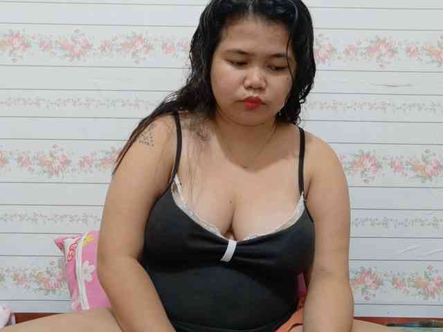 Sweetbigtits69 webcam