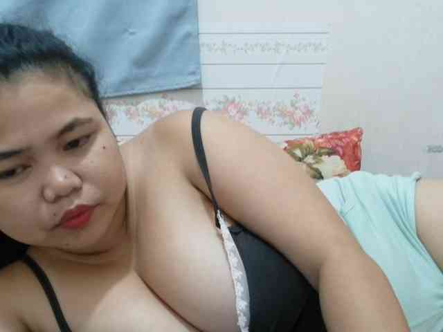 Sweetbigtits69 webcam