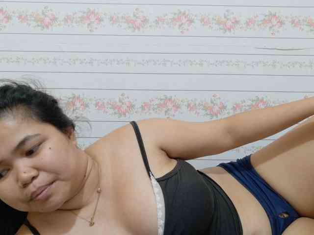 Sweetbigtits69 webcam