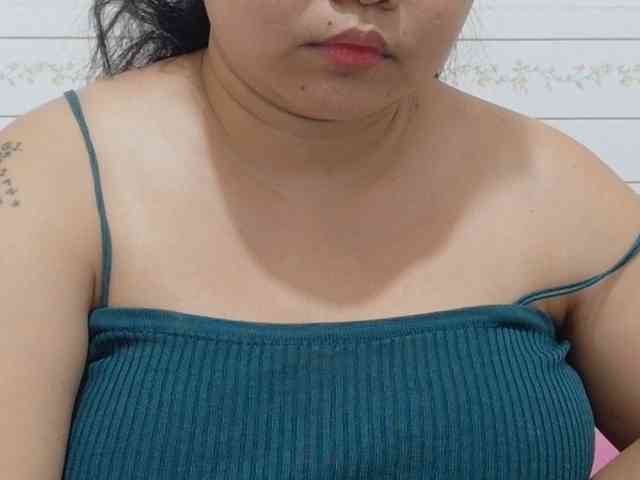Sweetbigtits69 webcam