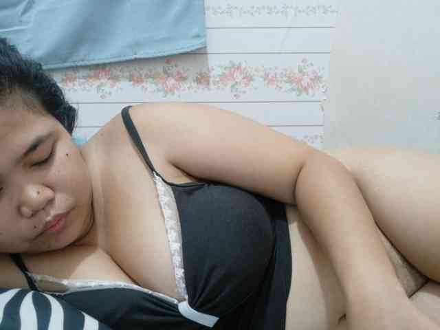 Sweetbigtits69 webcam