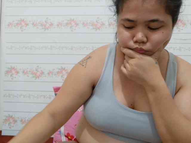 Sweetbigtits69 webcam