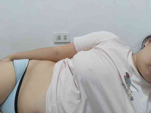 Sweetbigtits69 webcam