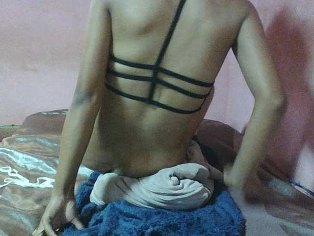 Louane01 live cam on BongaCams