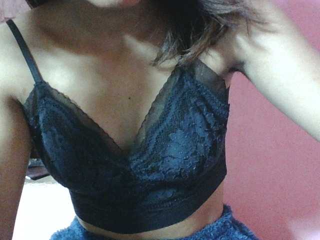 Louane01 live cam on BongaCams