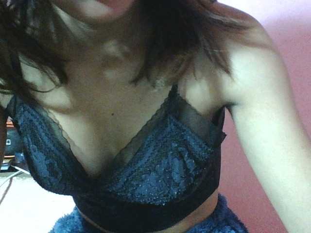 Louane01 live cam on BongaCams