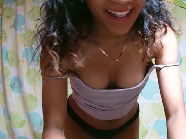 Louane01 live cam on BongaCams
