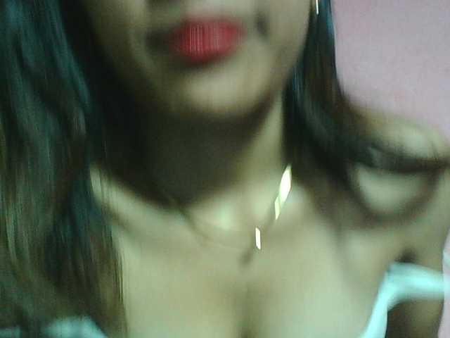 Louane01 live cam on BongaCams