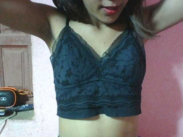 Louane01 live cam on BongaCams