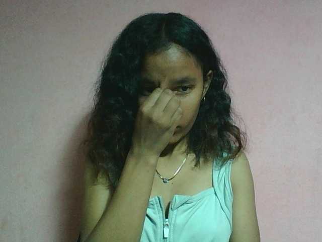Louane01 live cam on BongaCams
