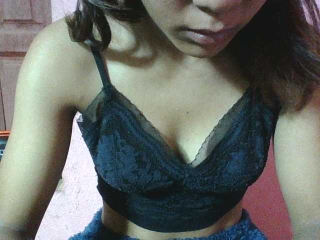 Louane01 live cam on BongaCams