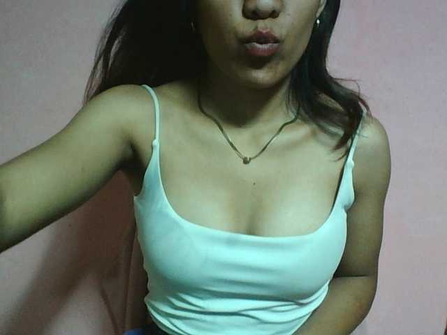 Louane01 live cam on BongaCams
