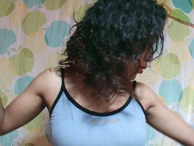 Louane01 live cam on BongaCams