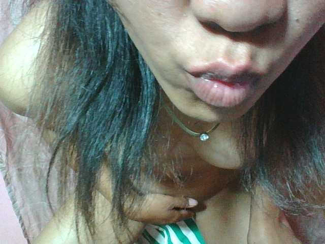 Louane01 live cam on BongaCams