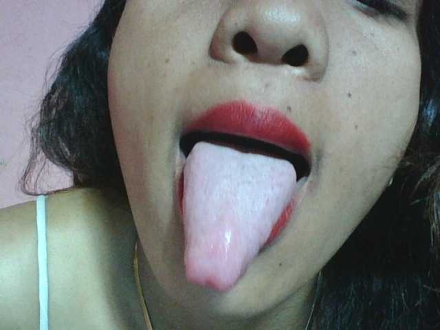 Louane01 live cam on BongaCams