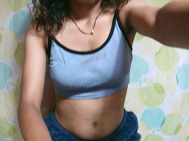 Louane01 live cam on BongaCams