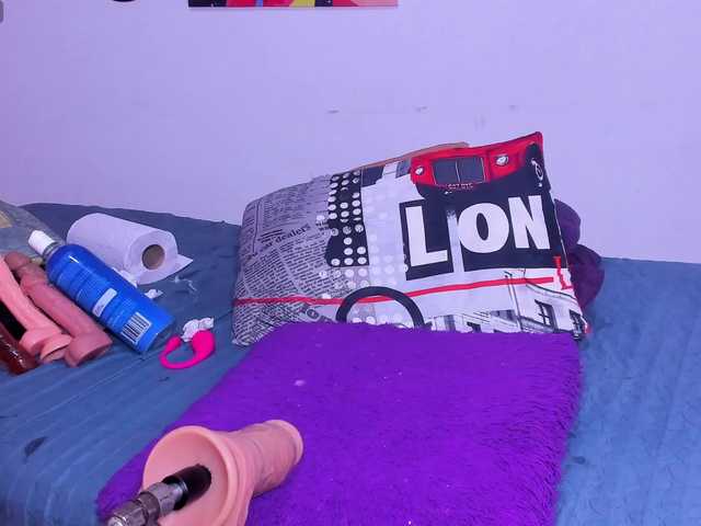 melani-hot1 live webcam show