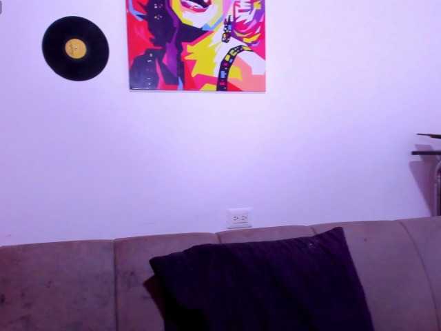 melani-hot1