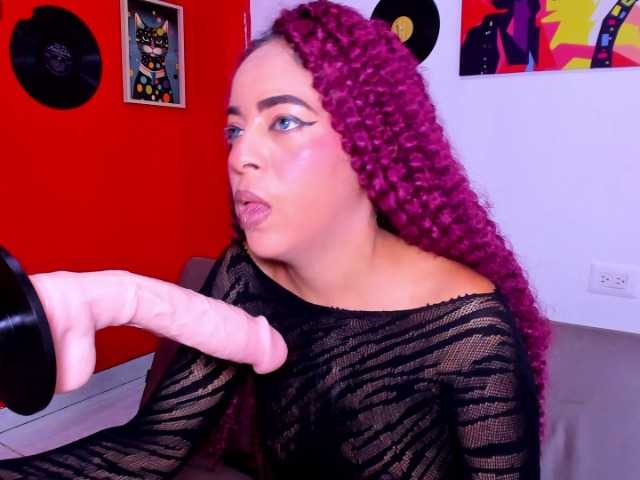 melani-hot1