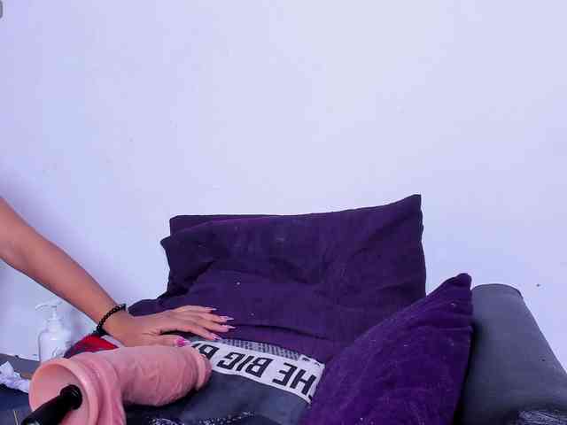 melani-hot1 webcam