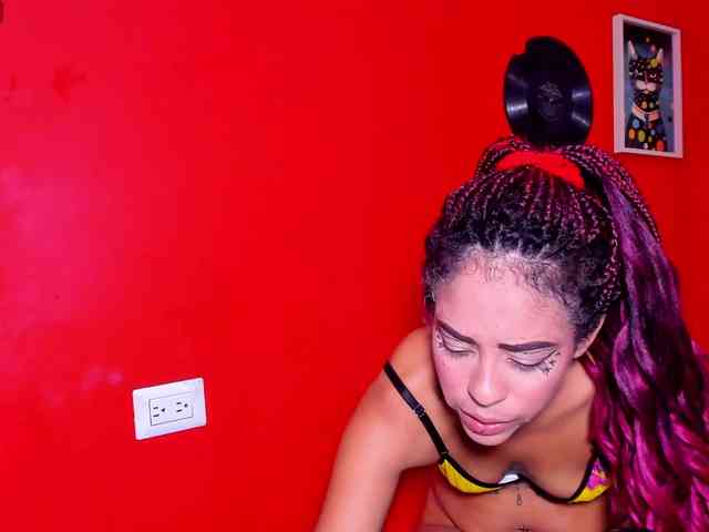 melani-hot1