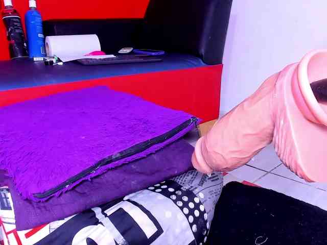 melani-hot1 webcam