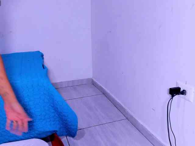 melani-hot1